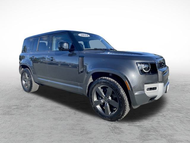 2024 Land Rover Defender SE photo 3