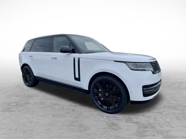 2025 Land Rover Range Rover SE photo 3