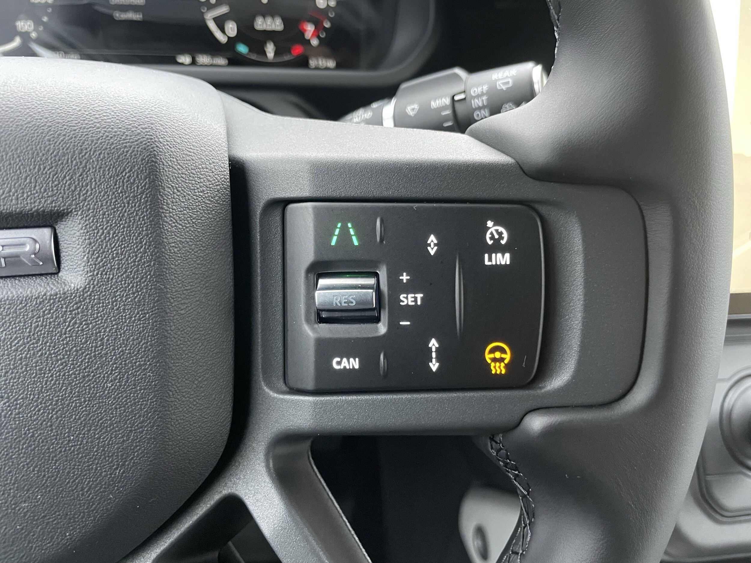 2026 Land Rover Defender X-Dynamic SE - Photo 22