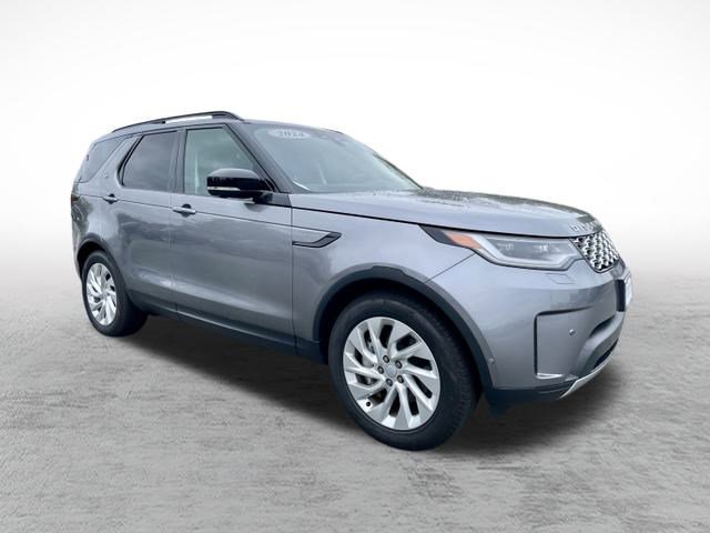 2024 Land Rover Discovery S photo 2
