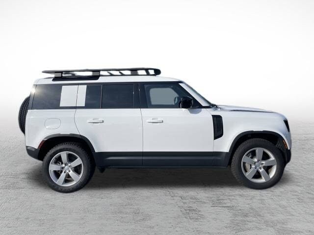 2025 Land Rover Defender 110 S photo 4