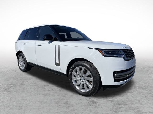 2025 Land Rover Range Rover SE photo 3
