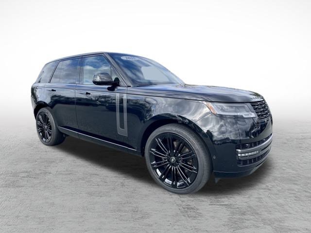 2025 Land Rover Range Rover SE photo 3
