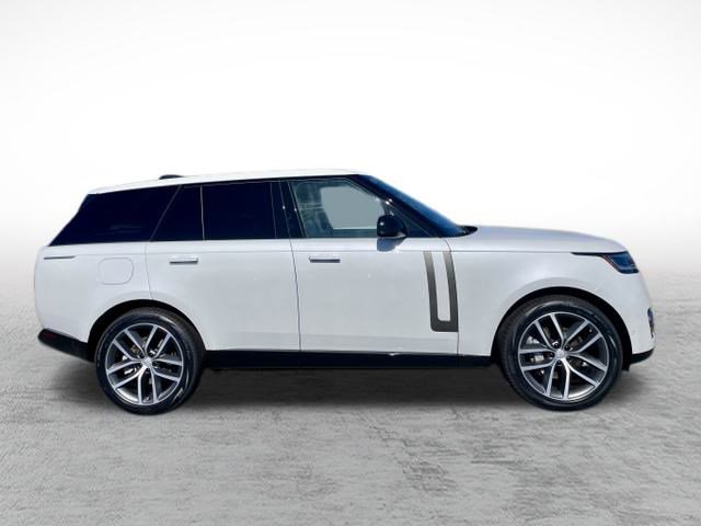 2025 Land Rover Range Rover SE photo 4