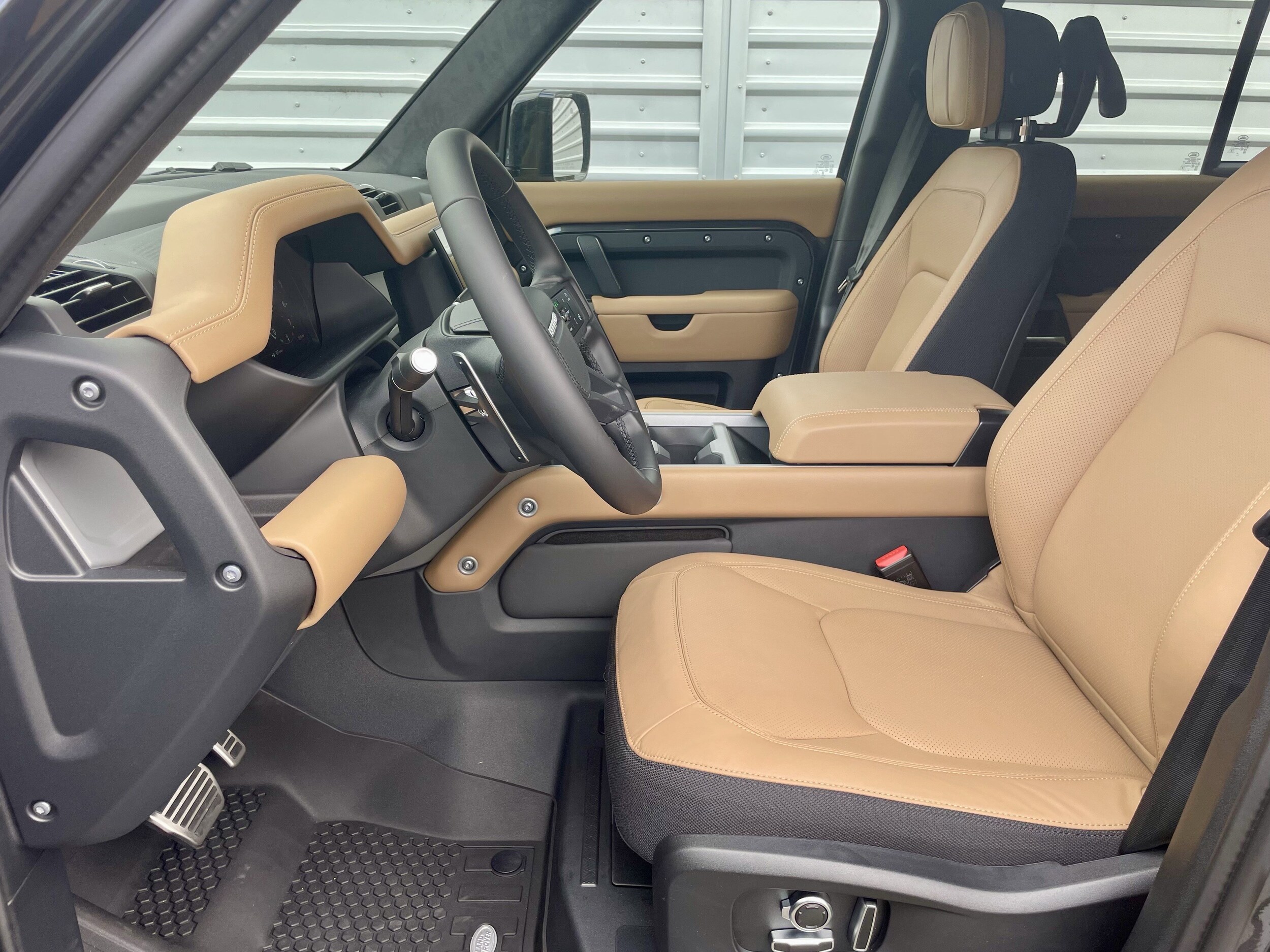 2026 Land Rover Defender V8 - Photo 14