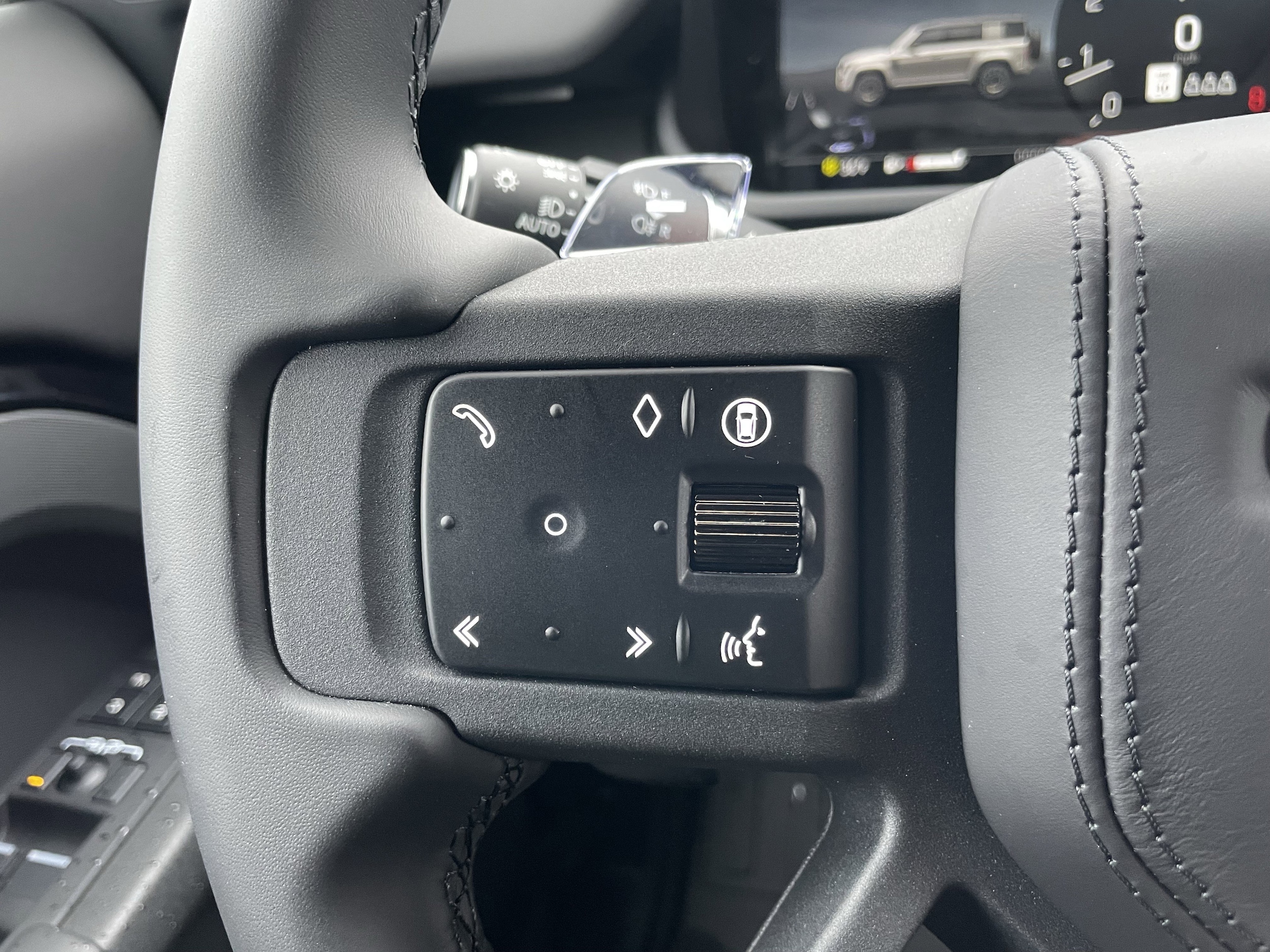 2026 Land Rover Defender OCTA Black - Photo 22