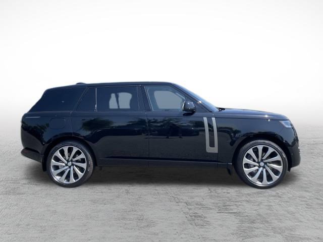 2025 Land Rover Range Rover SE photo 4