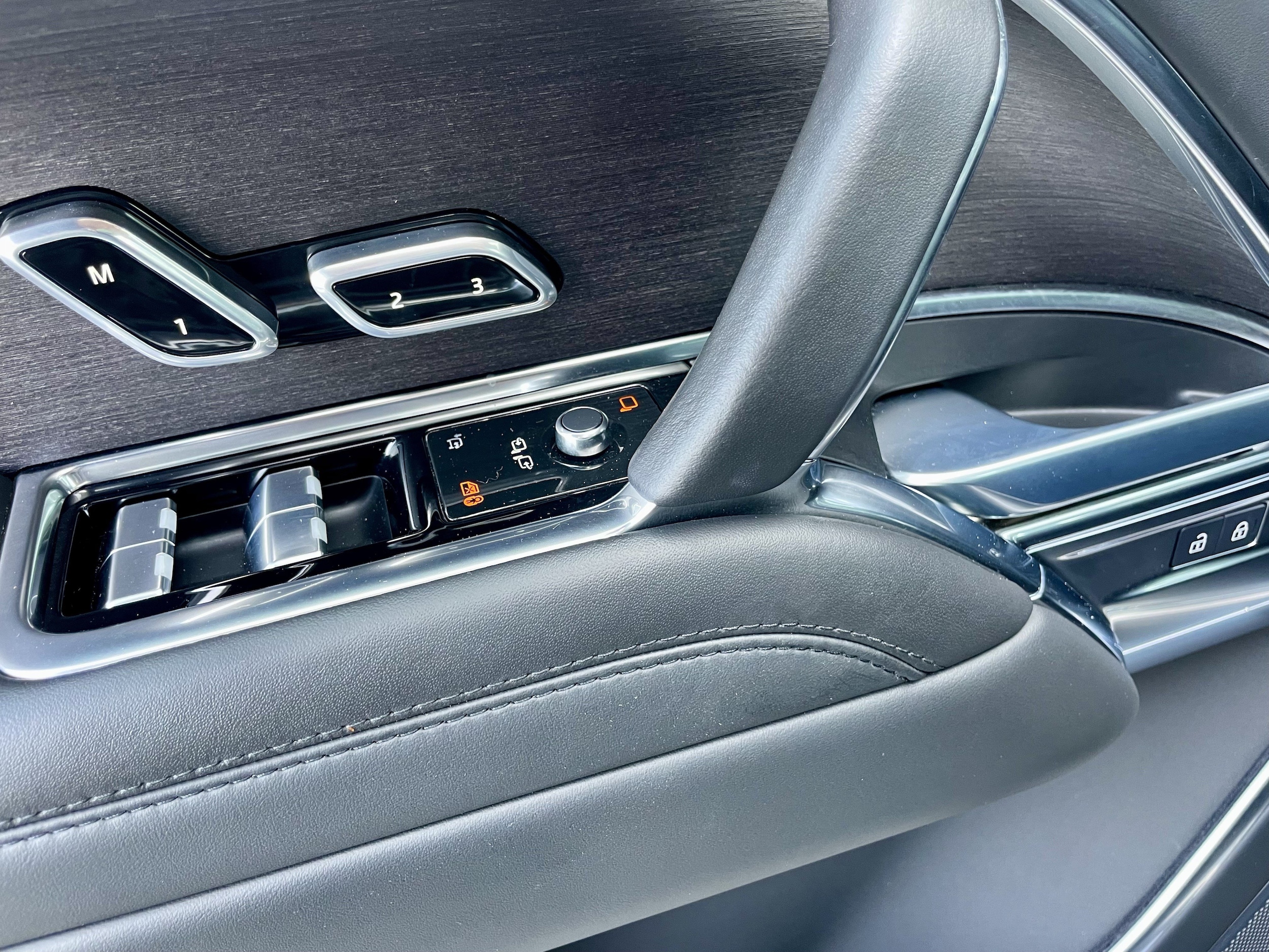 2025 Land Rover Range Rover SE - Photo 11