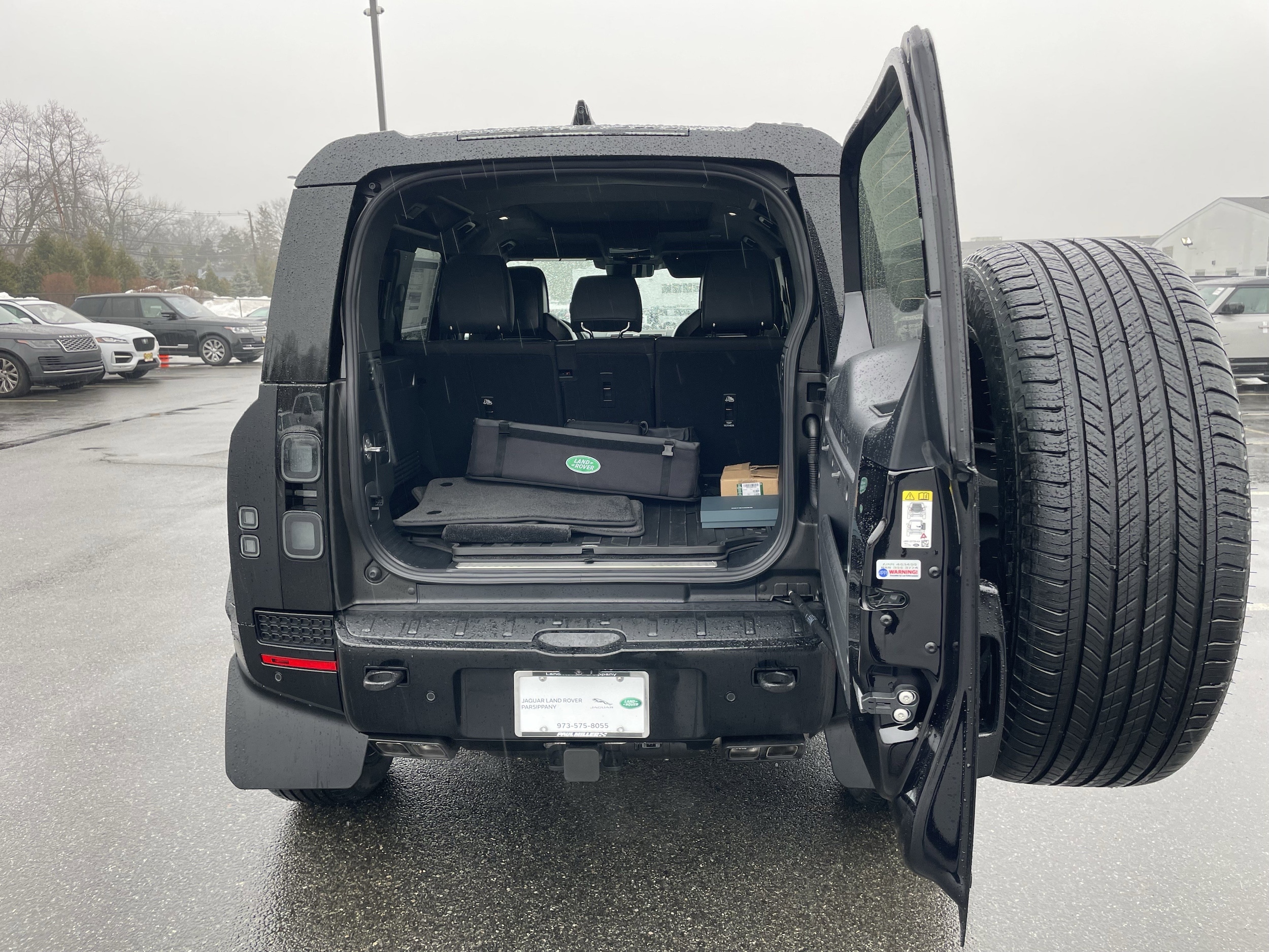 2026 Land Rover Defender OCTA Black - Photo 35