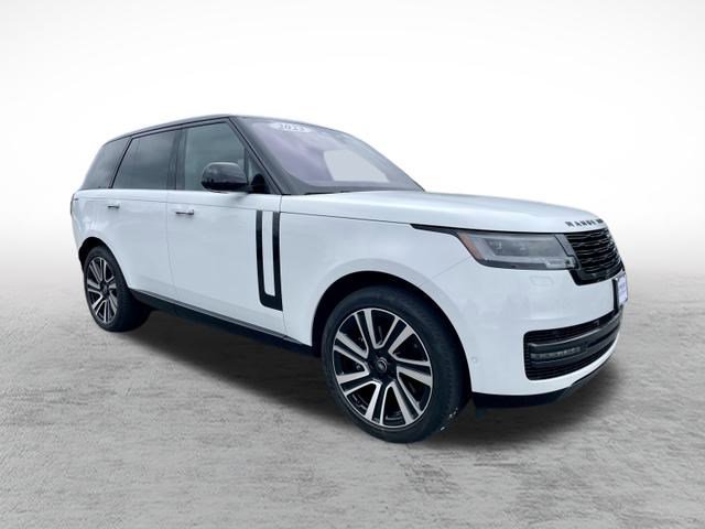 2023 Land Rover Range Rover SE photo 3