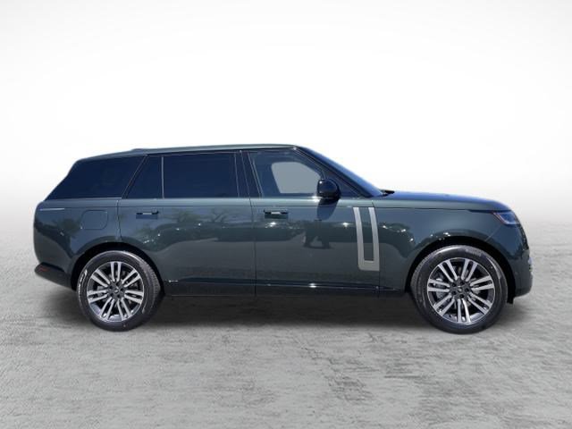2025 Land Rover Range Rover SE photo 4