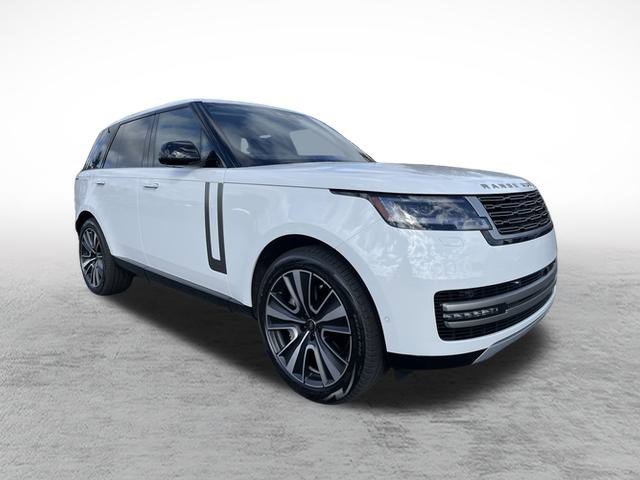 2025 Land Rover Range Rover SE photo 3