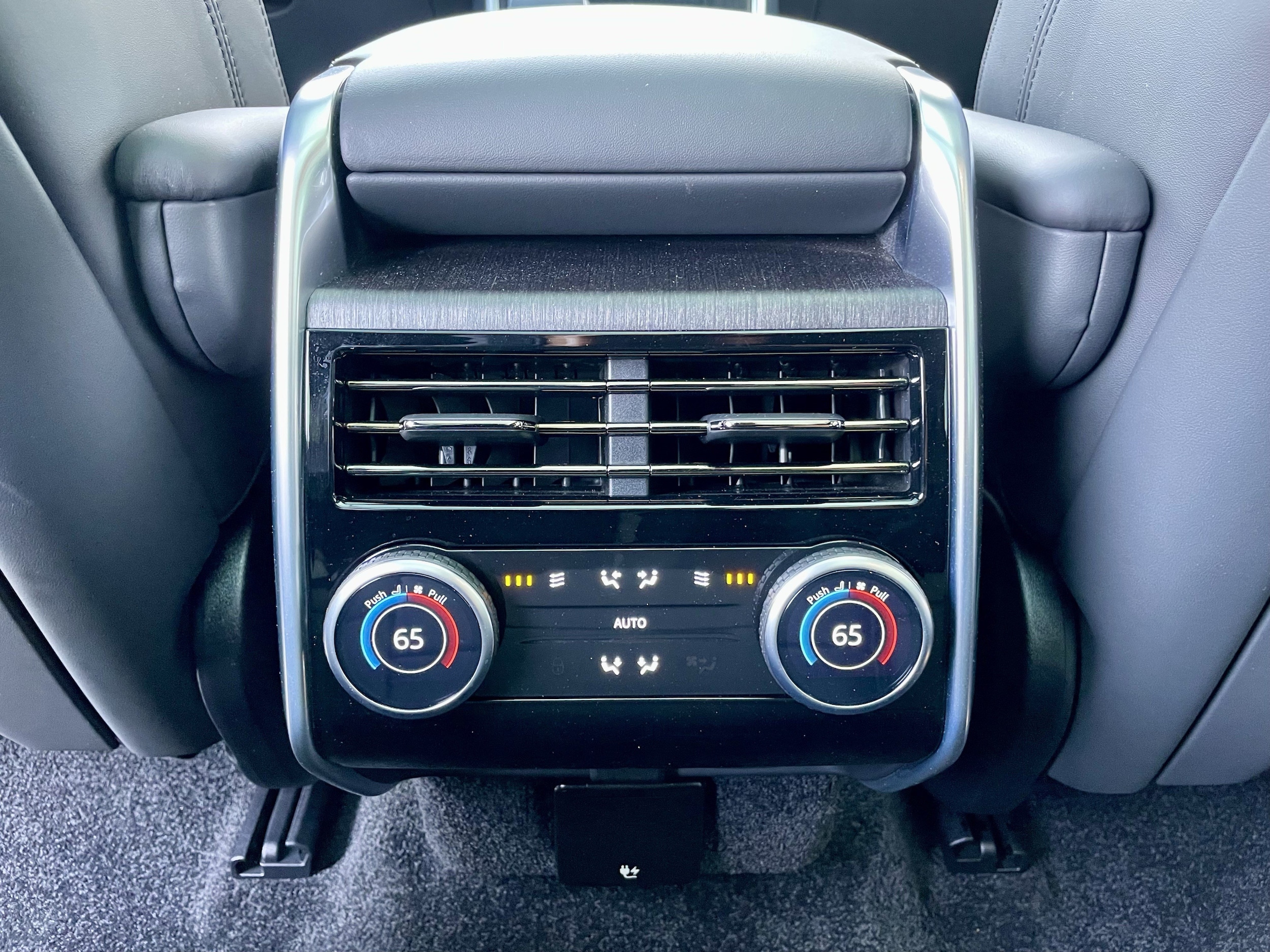 2025 Land Rover Range Rover SE - Photo 26