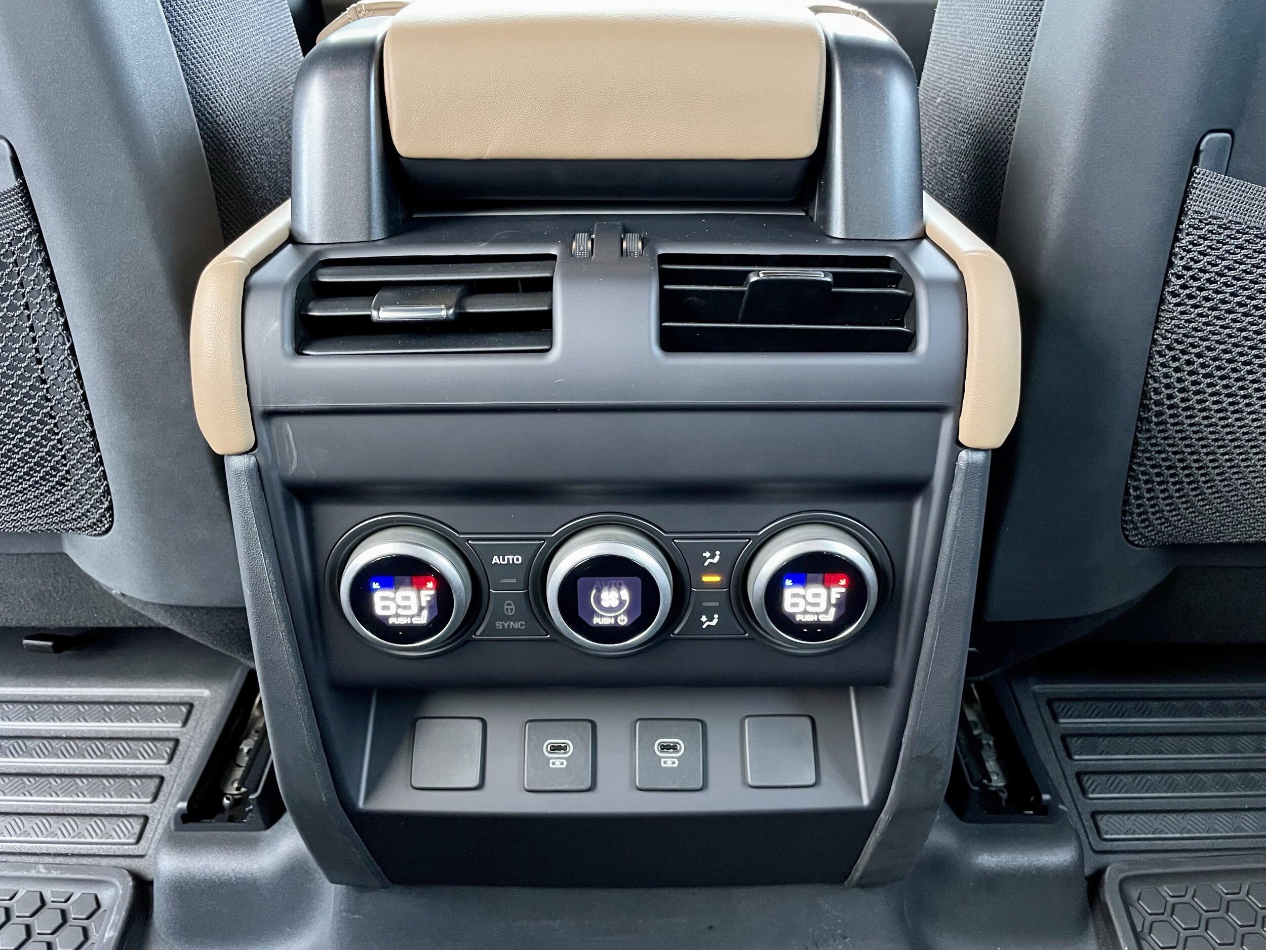 2026 Land Rover Defender V8 - Photo 26