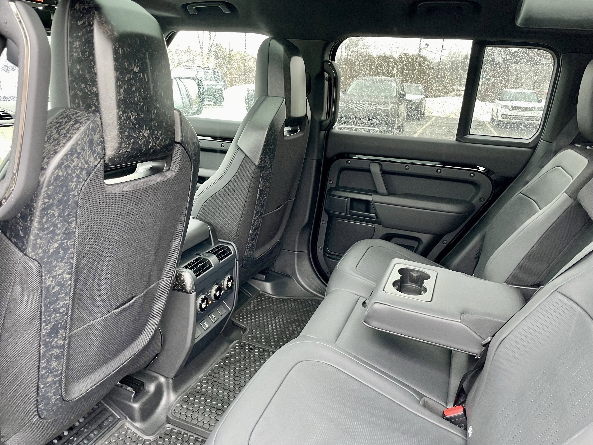 2026 Land Rover Defender OCTA Black - Photo 29