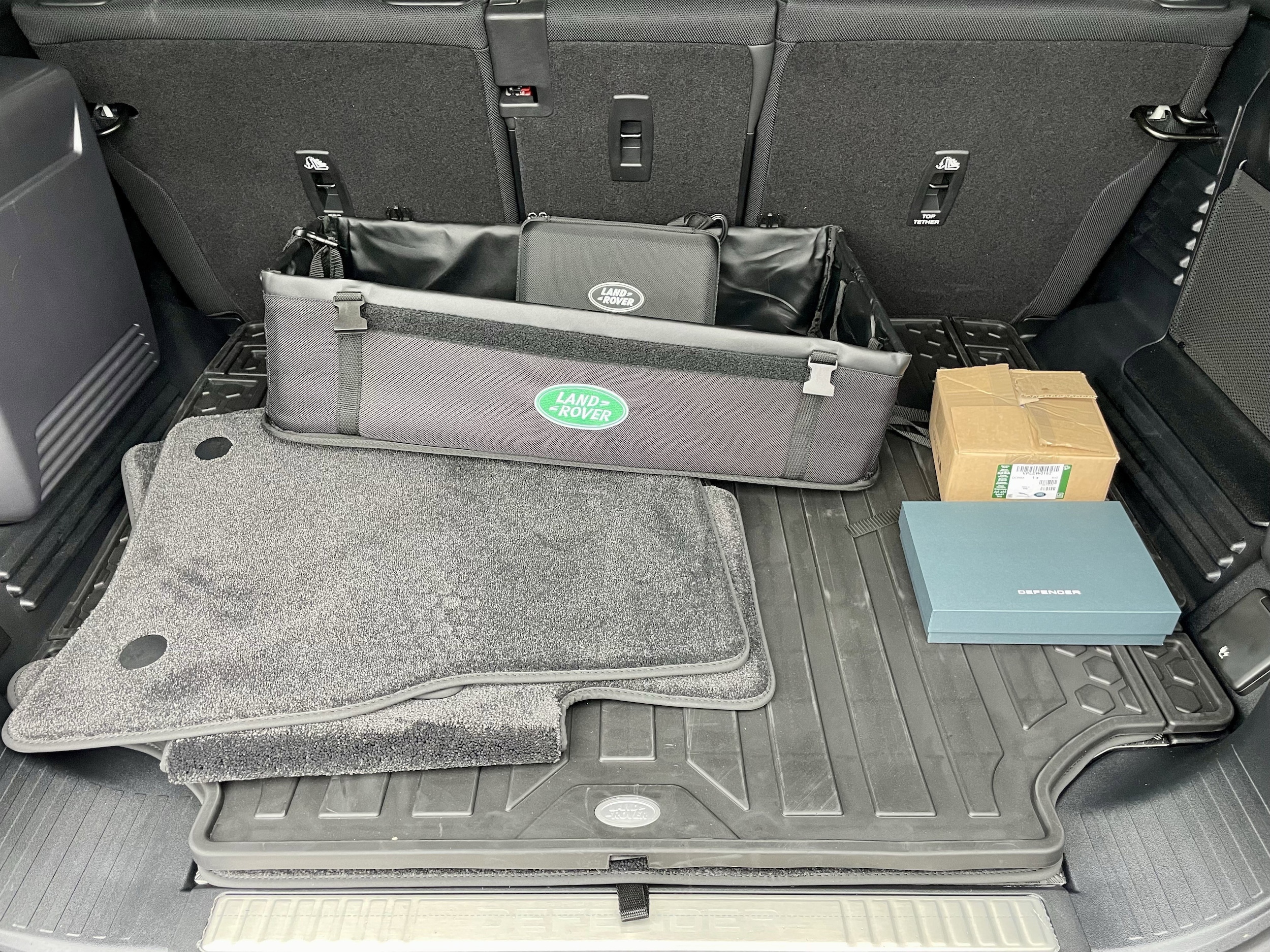 2026 Land Rover Defender OCTA Black - Photo 33