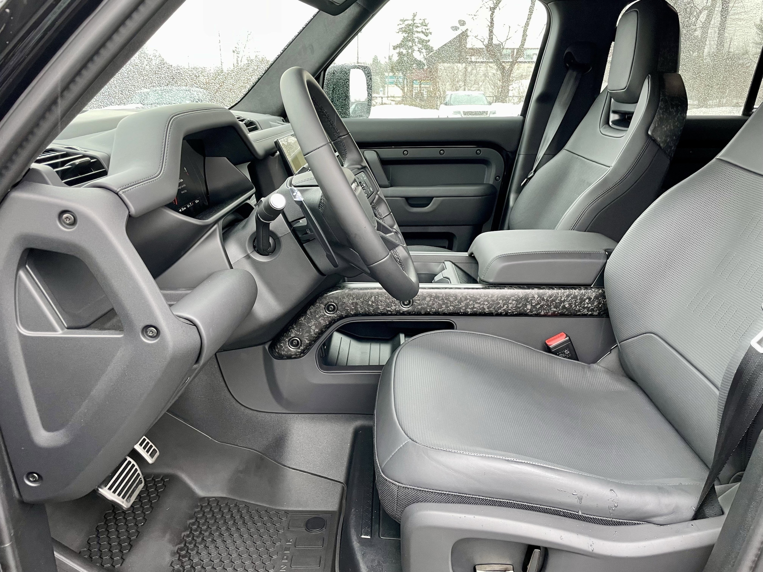 2026 Land Rover Defender OCTA Black - Photo 13