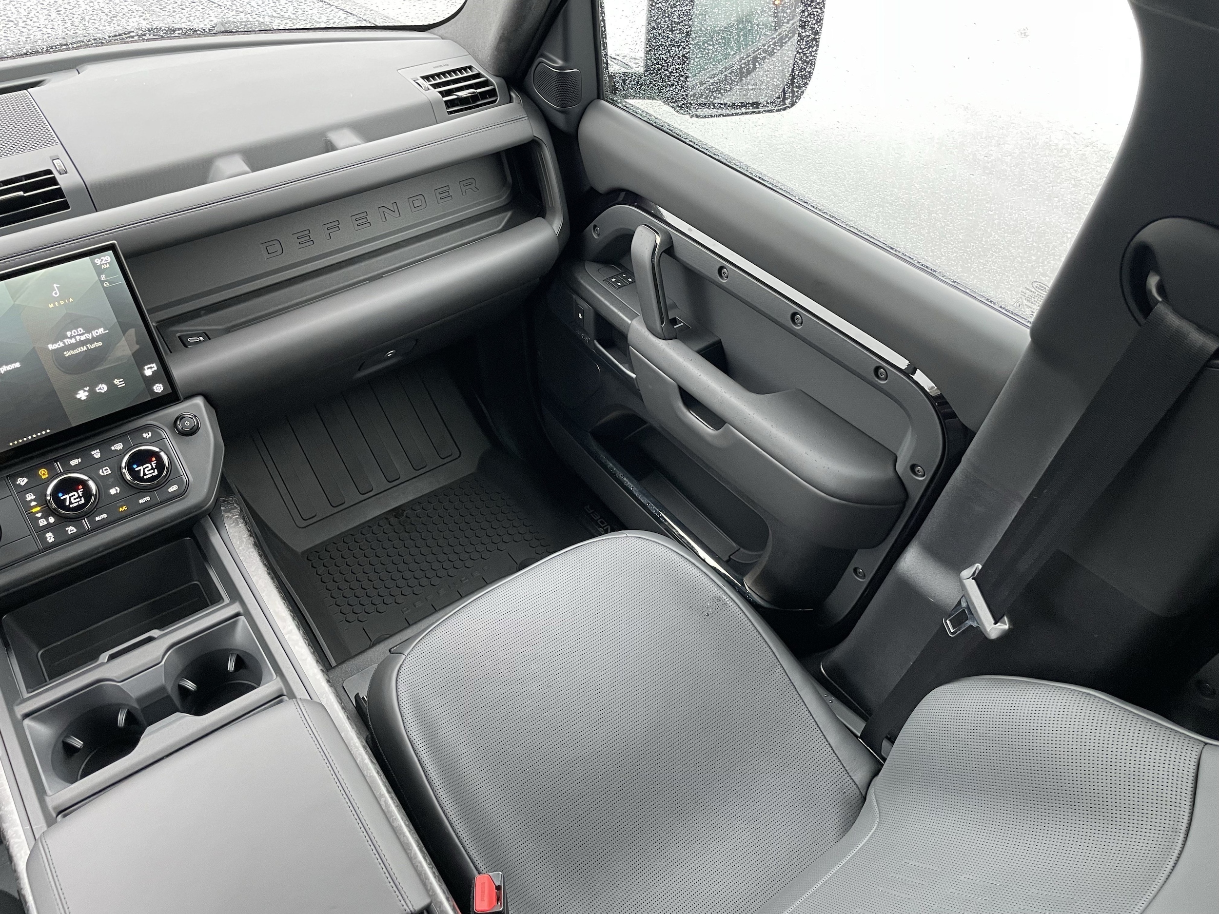 2026 Land Rover Defender OCTA Black - Photo 17