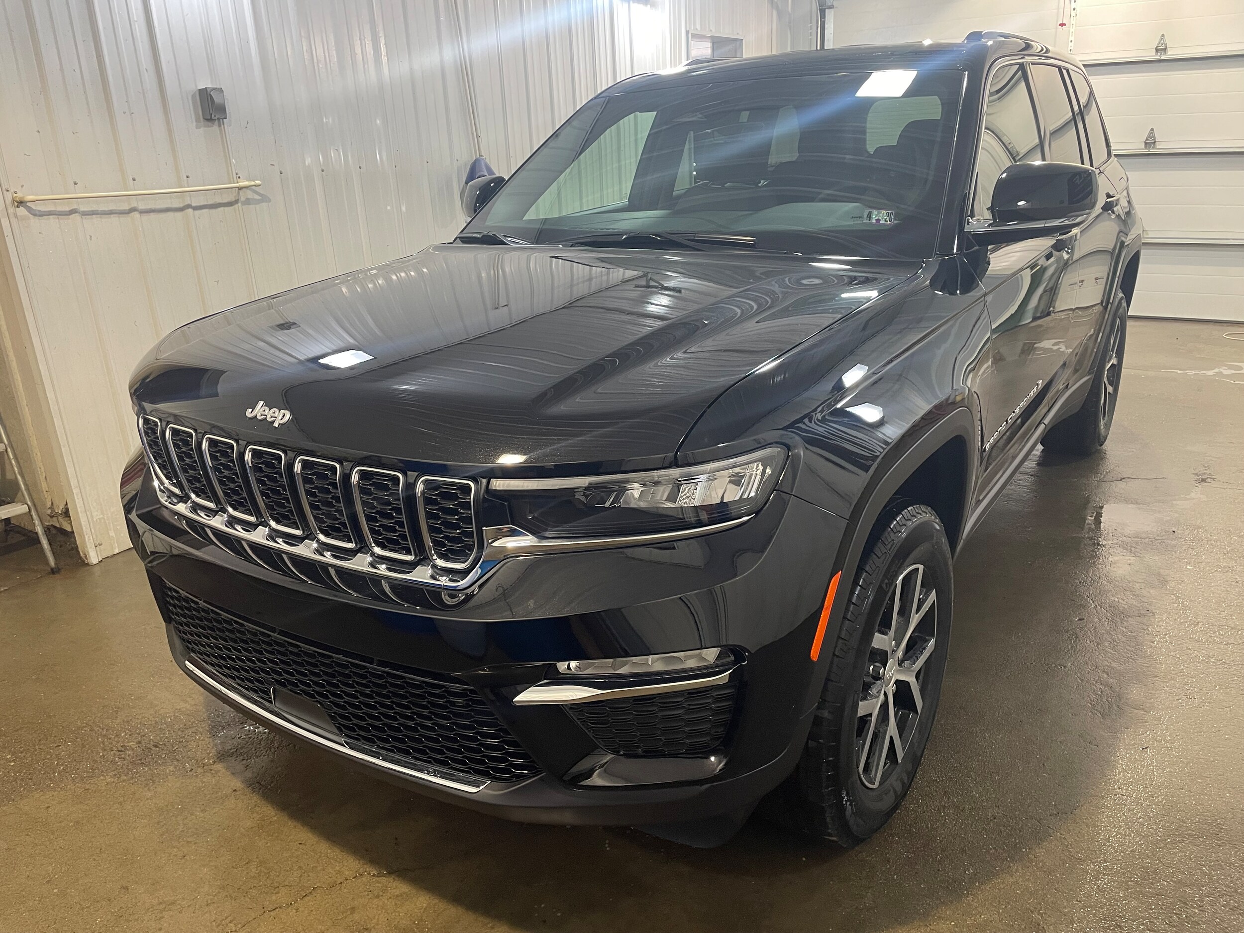 2025 Jeep Grand Cherokee Limited photo 3