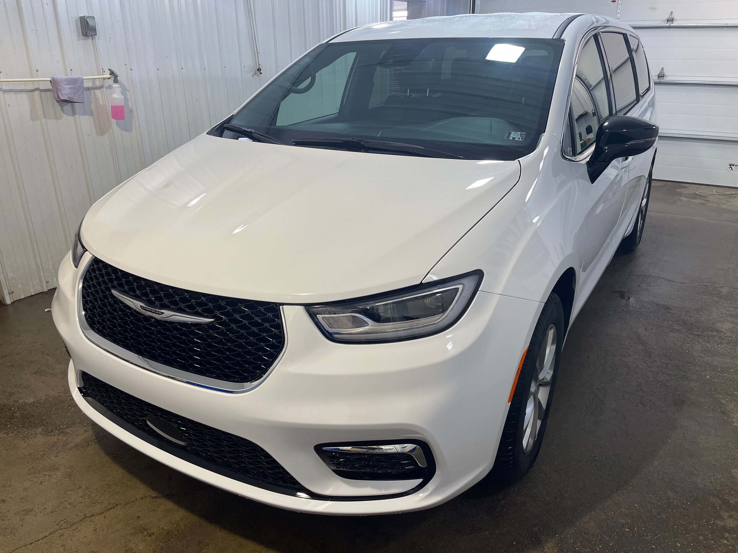 2025 Chrysler Pacifica photo 4