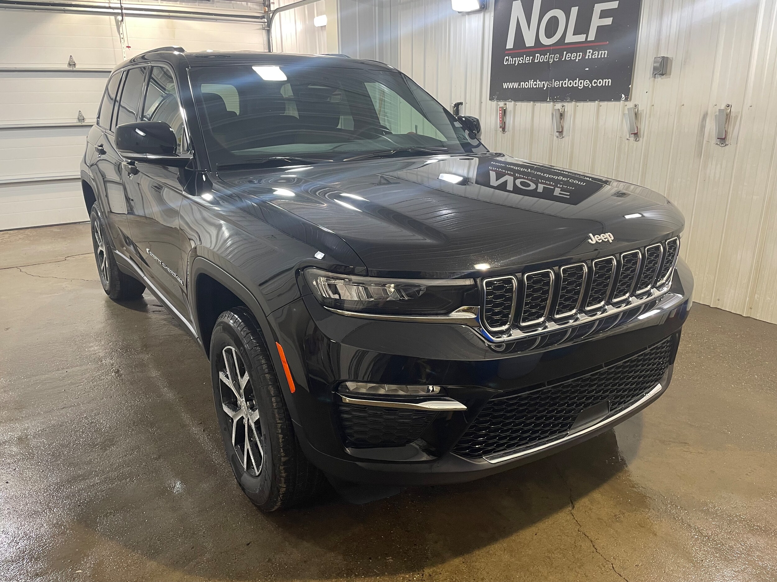 2025 Jeep Grand Cherokee Limited photo 2