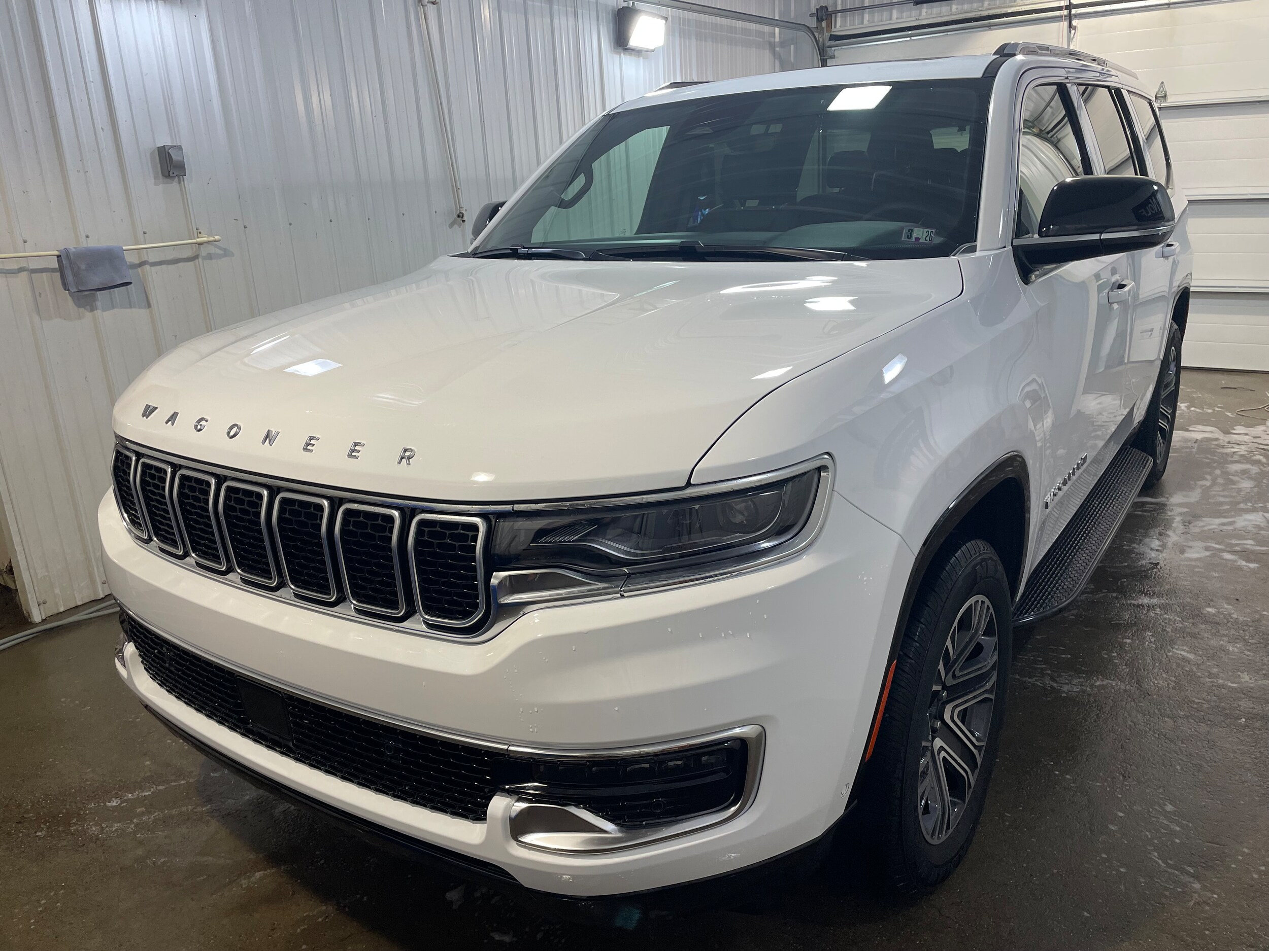 2025 Jeep Wagoneer Base photo 3