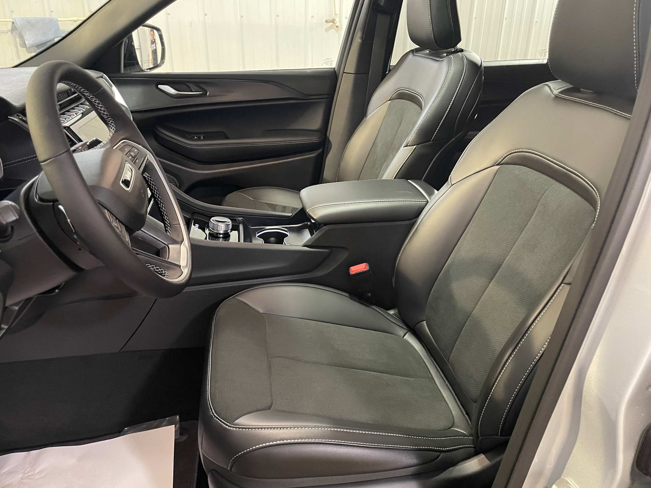 2025 Jeep Grand Cherokee Laredo Altitude photo 4