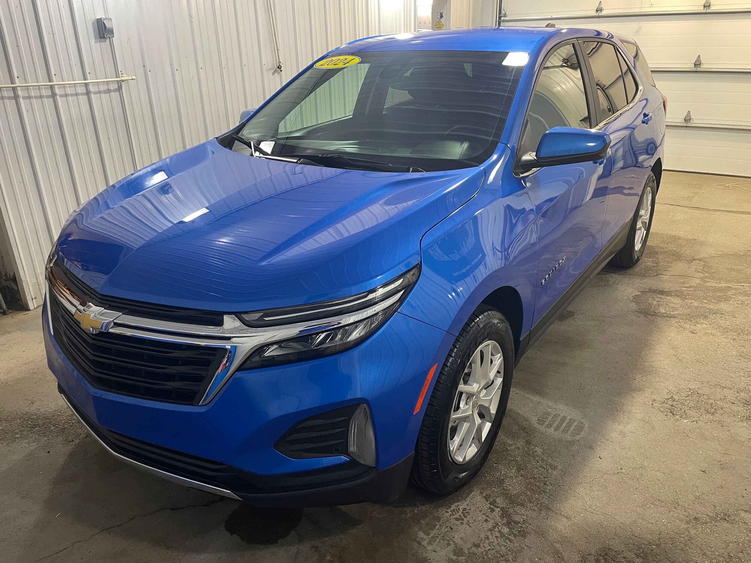 2024 Chevrolet Equinox photo 3