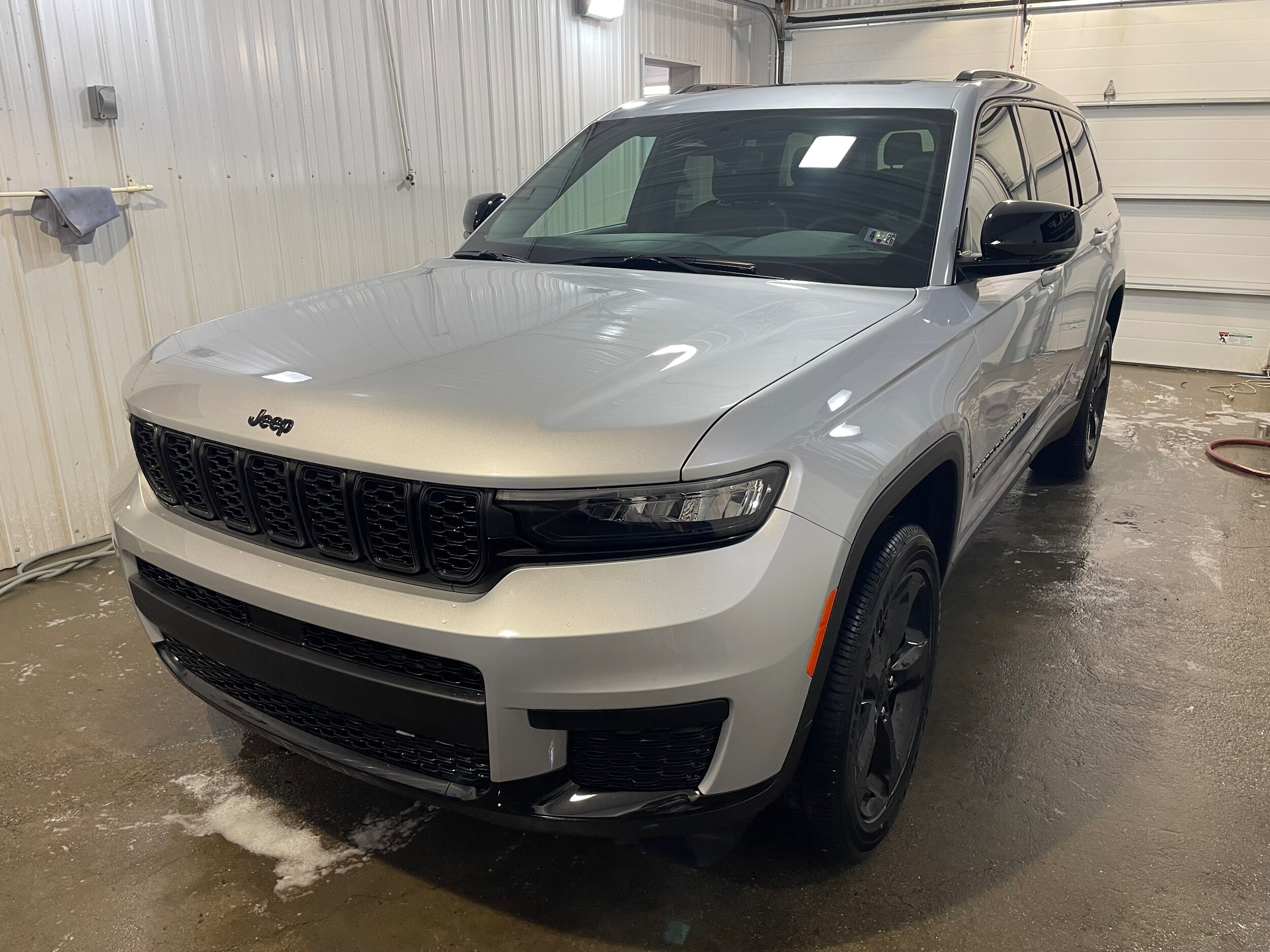 2025 Jeep Grand Cherokee Laredo Altitude photo 3