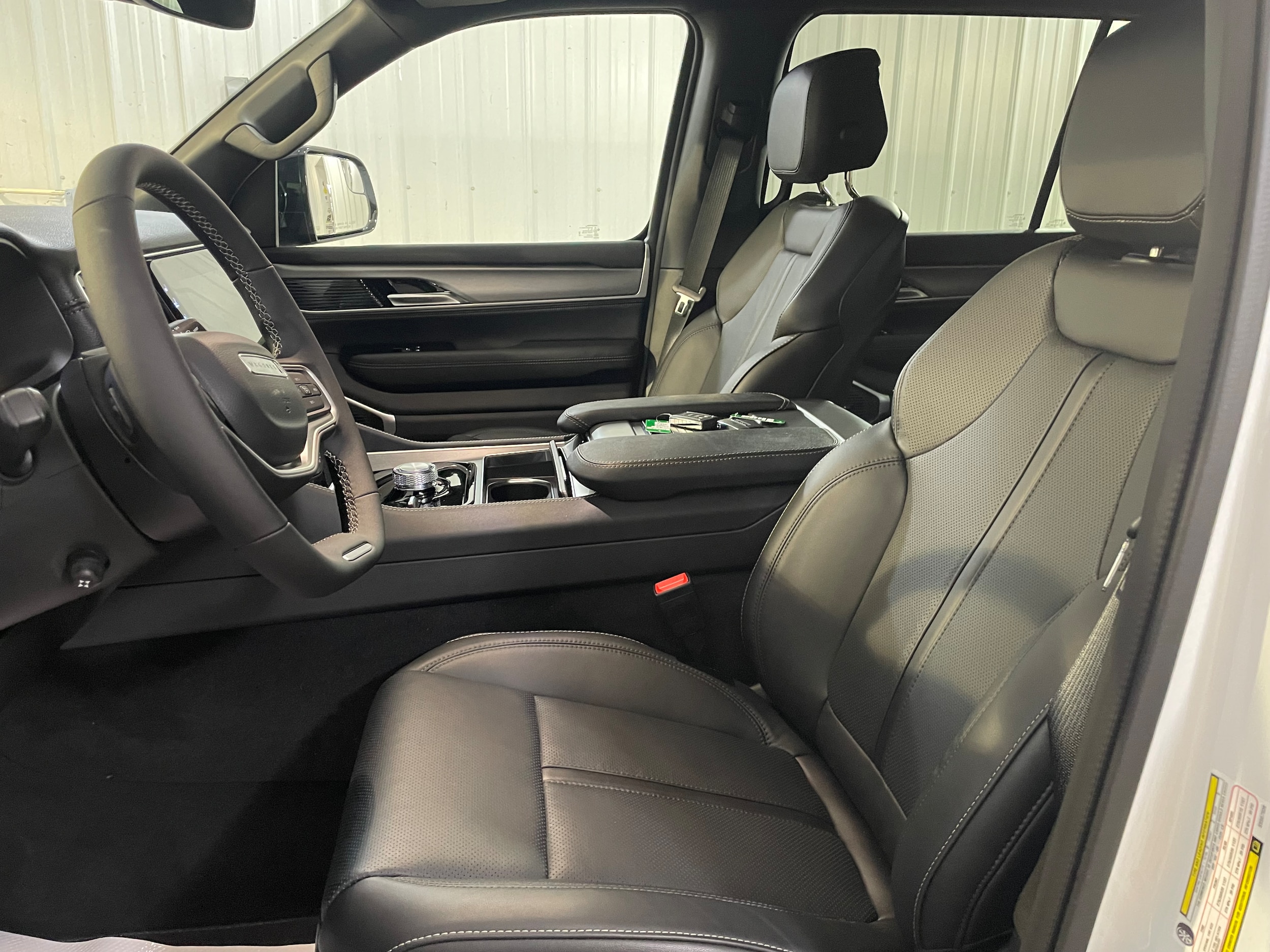 2025 Jeep Wagoneer Base photo 4