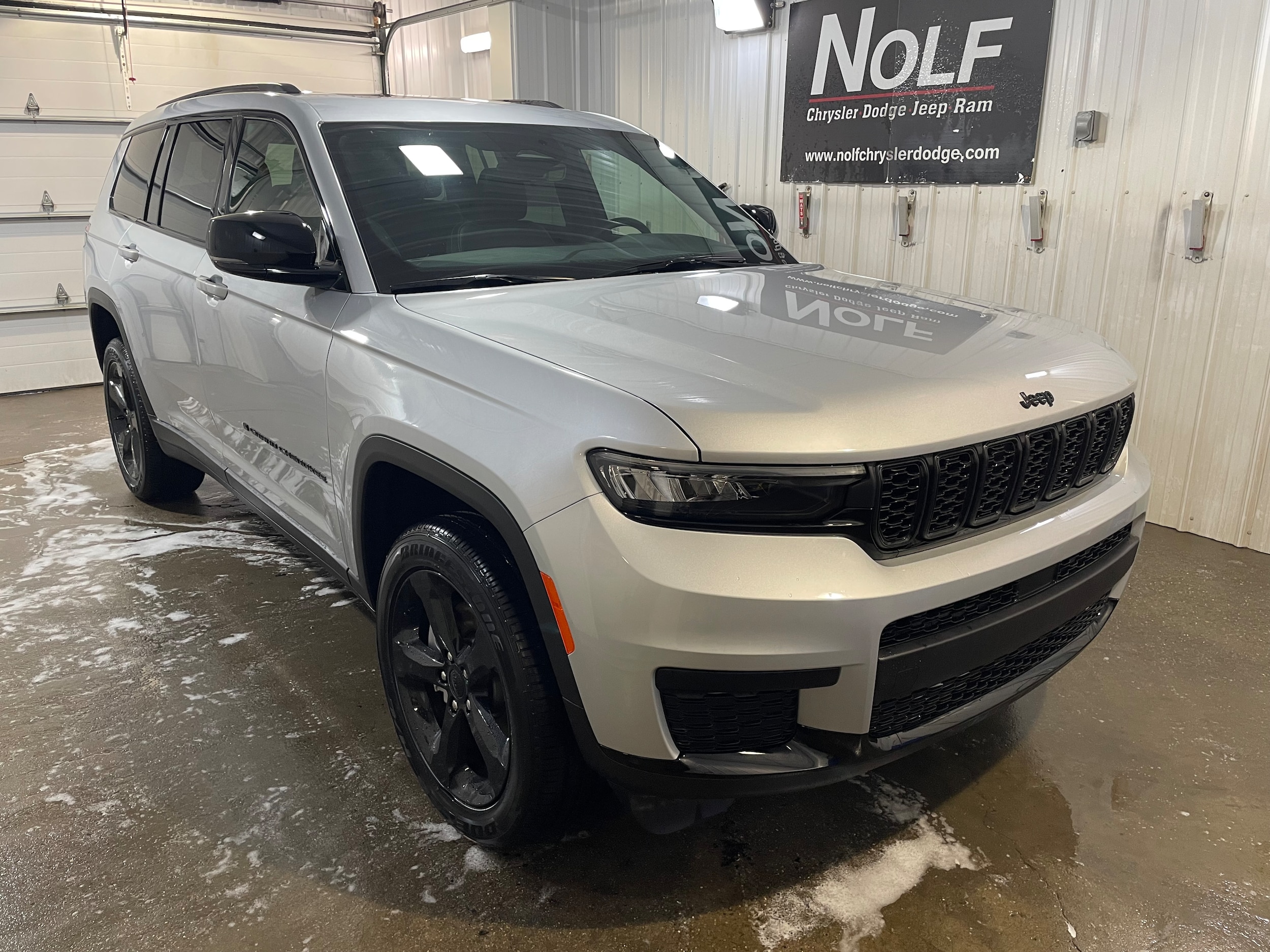 2025 Jeep Grand Cherokee Laredo Altitude photo 5