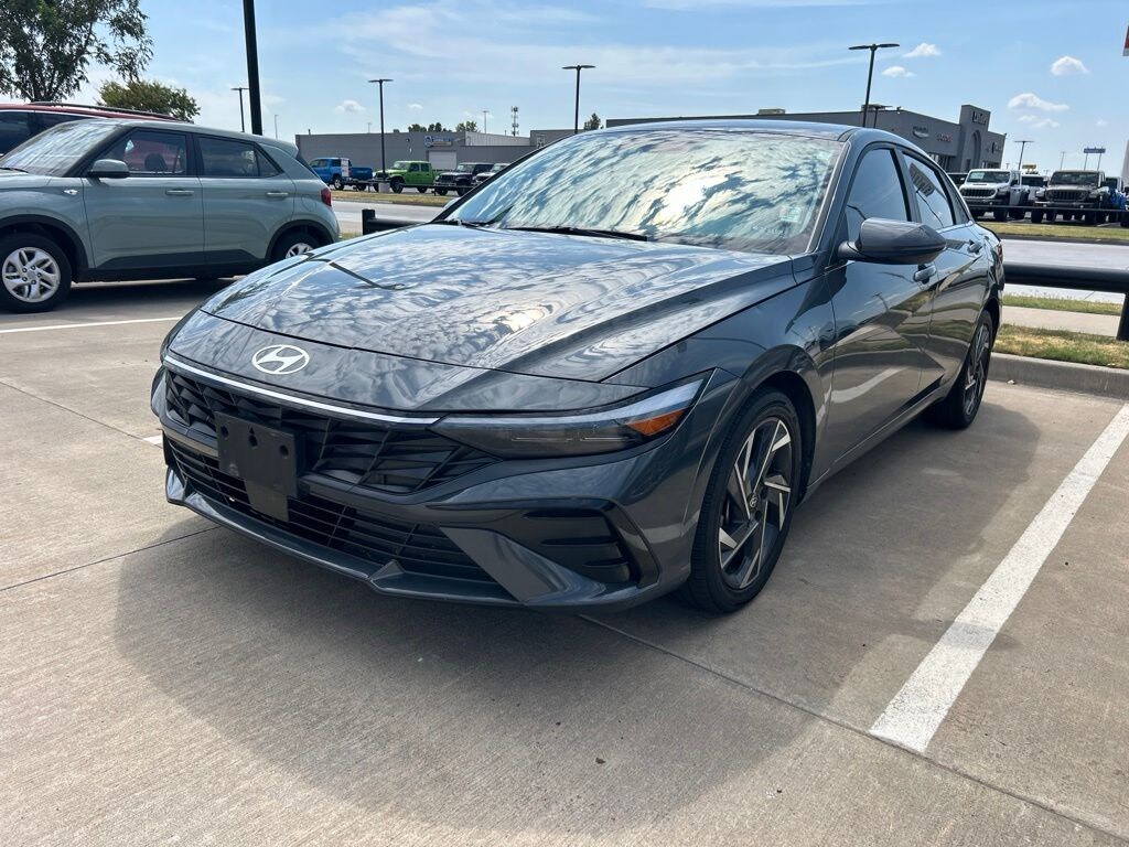 Used 2025 Hyundai Elantra Limited Sedan