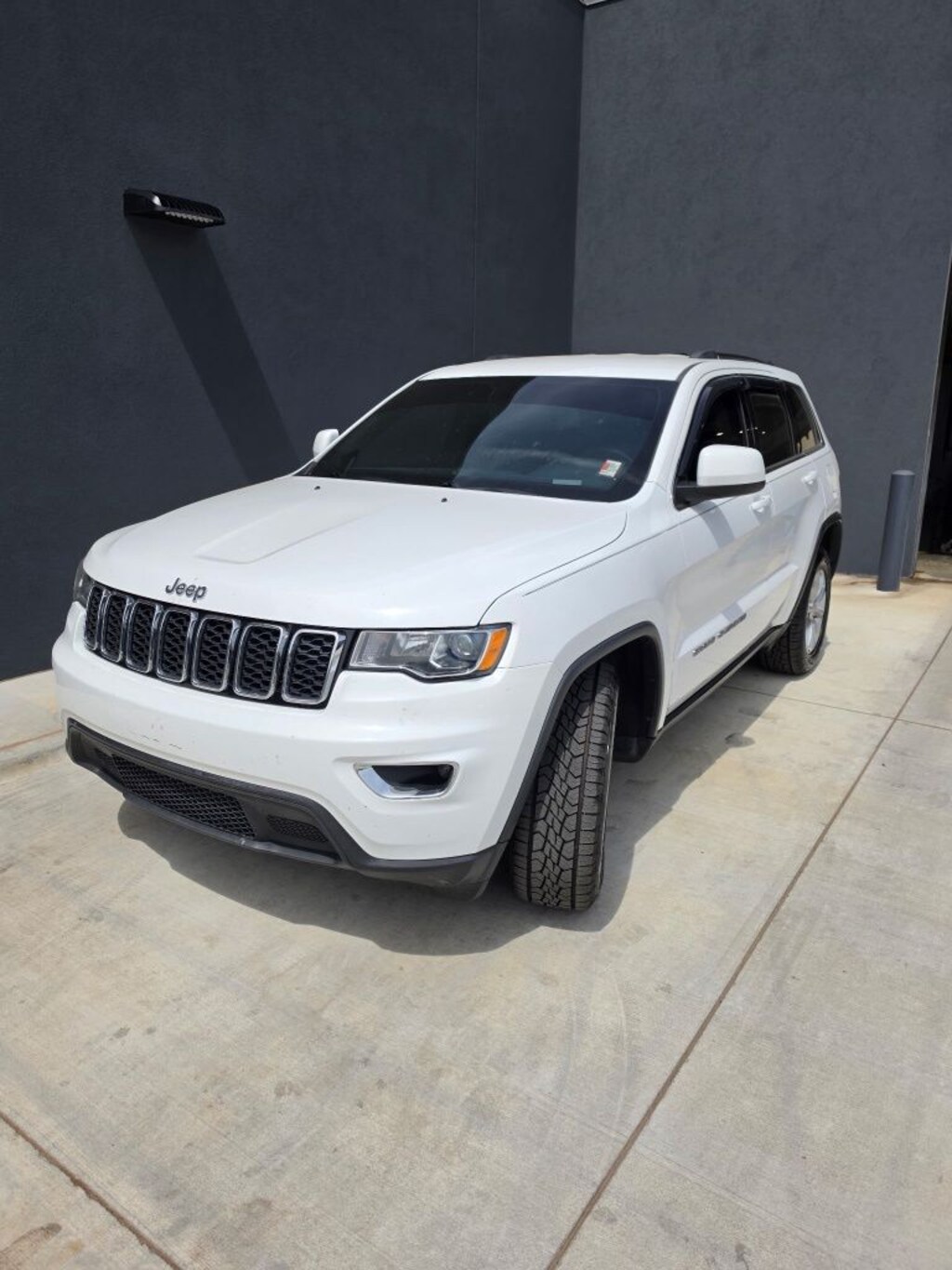 Used 2021 Jeep Grand Cherokee Laredo SUV