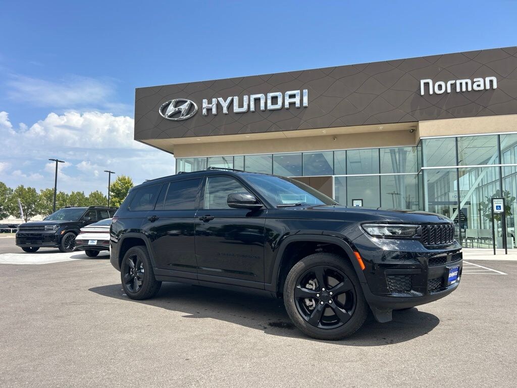 Used 2023 Jeep Grand Cherokee L Laredo SUV