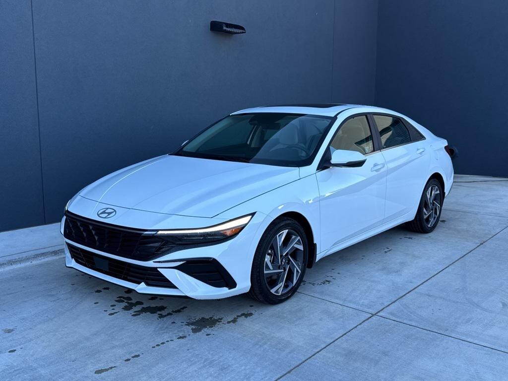 New 2025 Hyundai Elantra Limited Sedan