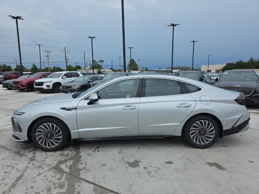 New 2025 Hyundai Sonata Hybrid Limited Sedan