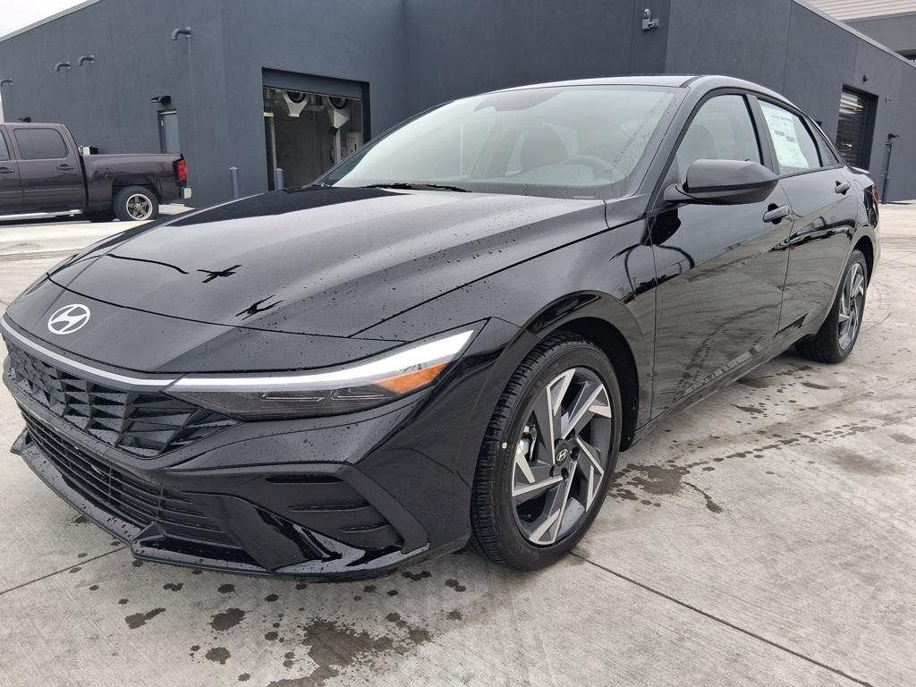 New 2025 Hyundai Elantra SEL Sport Sedan