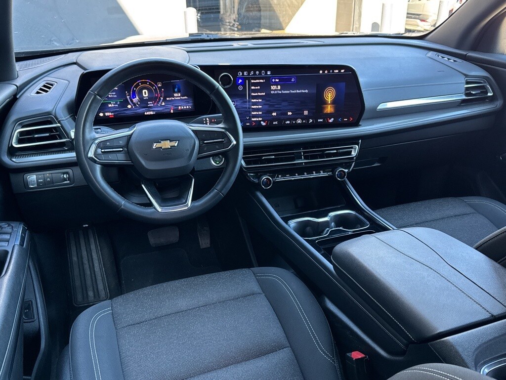 Used 2024 Chevrolet Traverse LT SUV