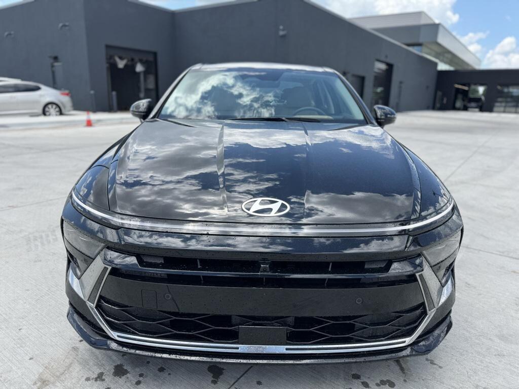 New 2025 Hyundai Sonata Hybrid Limited Sedan