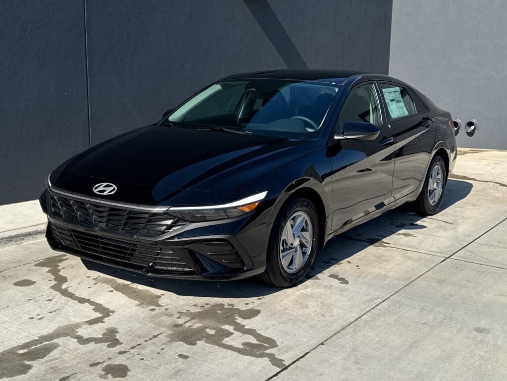 New 2026 Hyundai Elantra SE Sedan