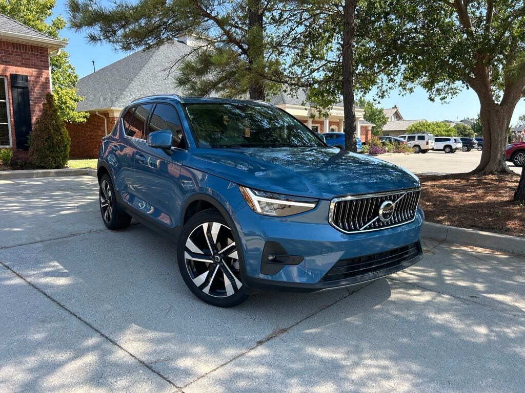 Used 2023 Volvo XC40 B4 FWD Plus Bright SUV