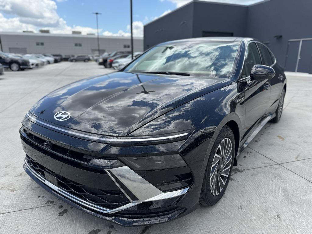 New 2025 Hyundai Sonata Hybrid Limited Sedan
