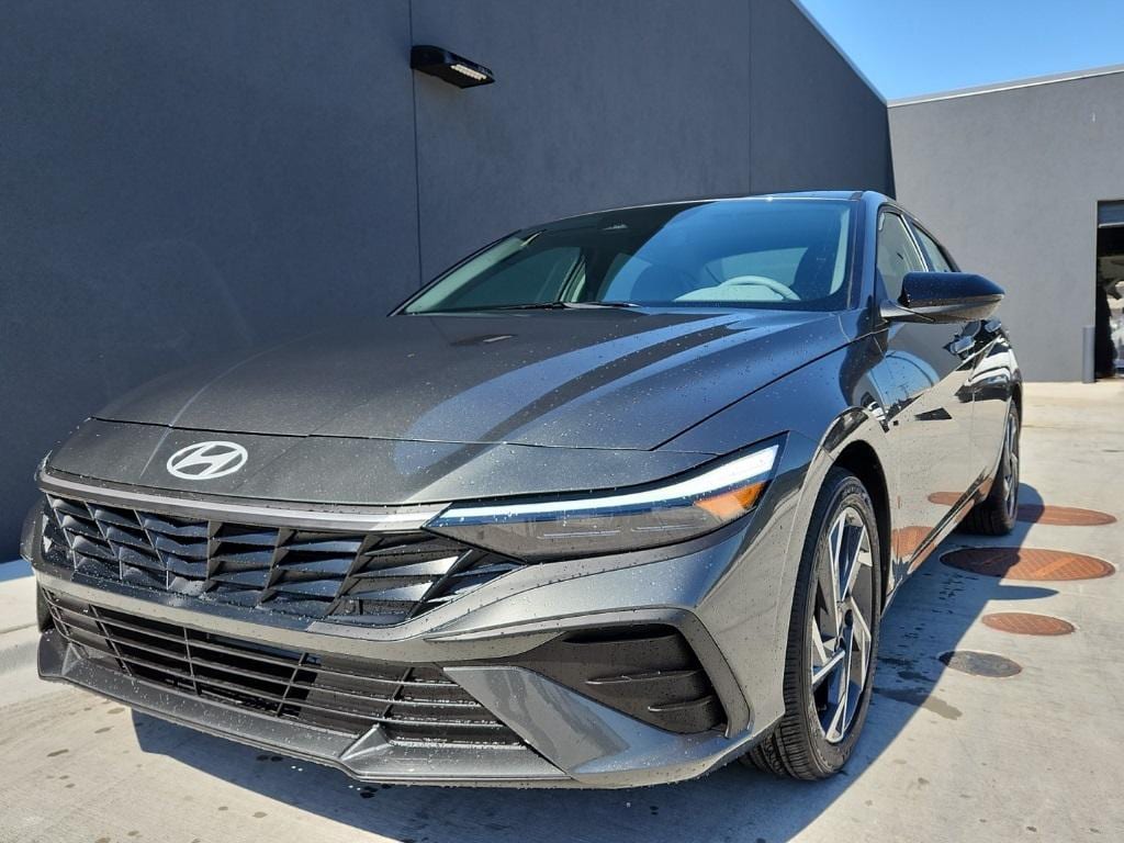 New 2025 Hyundai Elantra SEL Sport Sedan