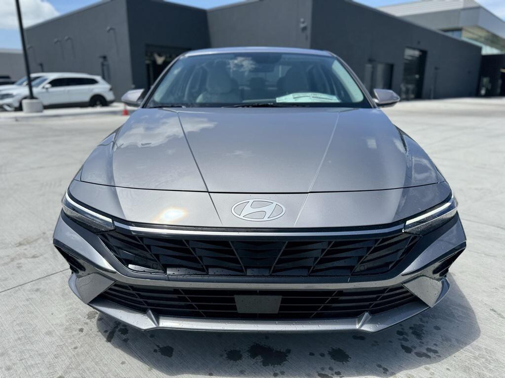 New 2025 Hyundai Elantra Hybrid Limited Sedan