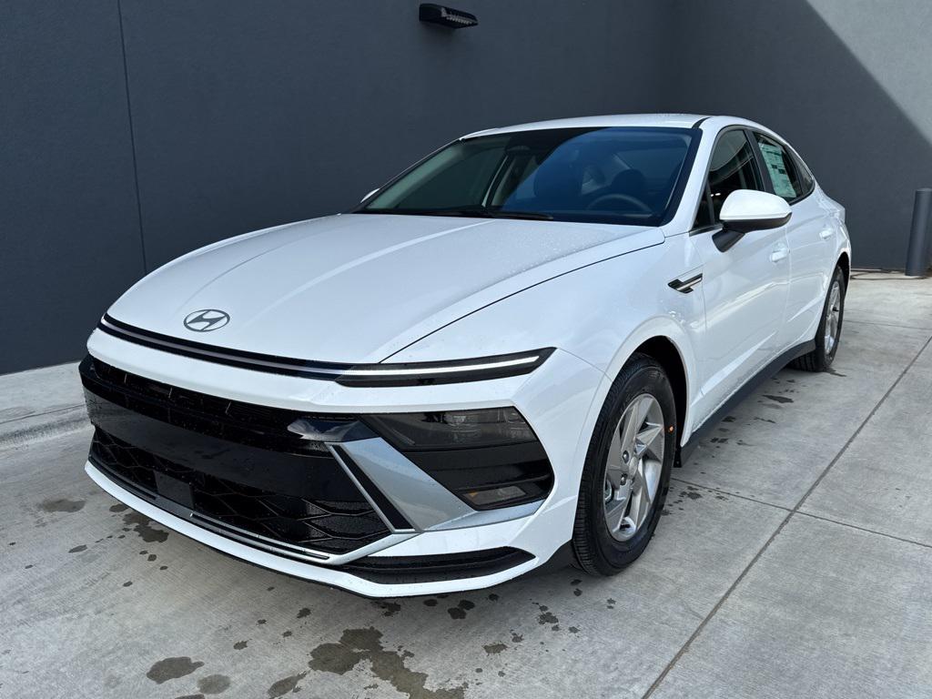 2026 Hyundai Sonata SE's photo