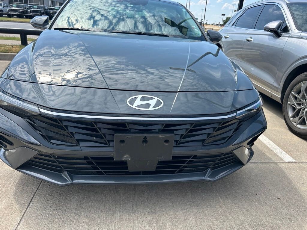 Used 2025 Hyundai Elantra Limited Sedan