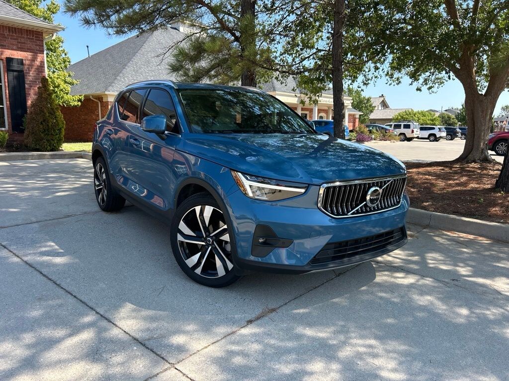 Used 2023 Volvo XC40 B4 FWD Plus Bright SUV