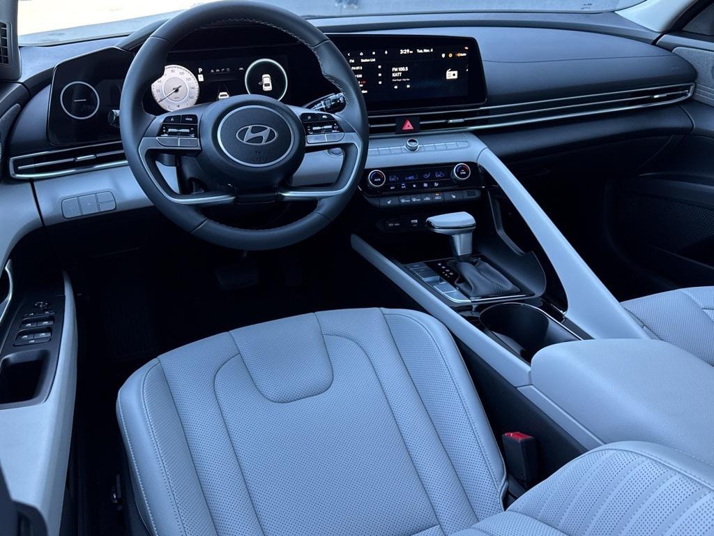 New 2025 Hyundai Elantra Limited Sedan