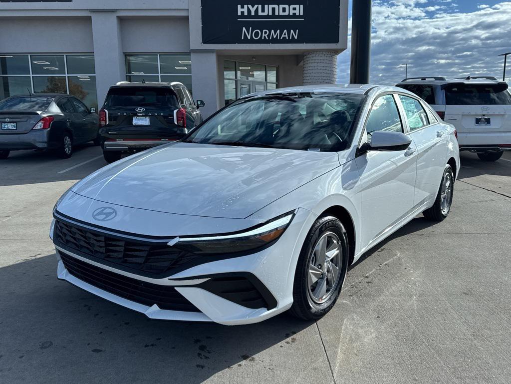 2026 Hyundai Elantra SE's photo