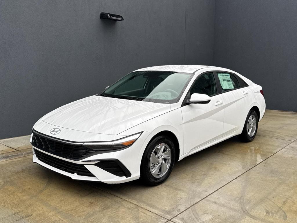 New 2025 Hyundai Elantra SE Sedan